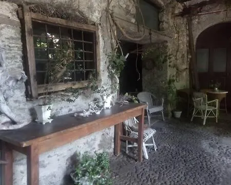 In Dimora Storica Con Patio Fiorito San Bernardo (Sondrio)